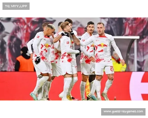 莱比锡红牛vs拜仁慕尼黑：凯恩头球破门与立柱憾剧